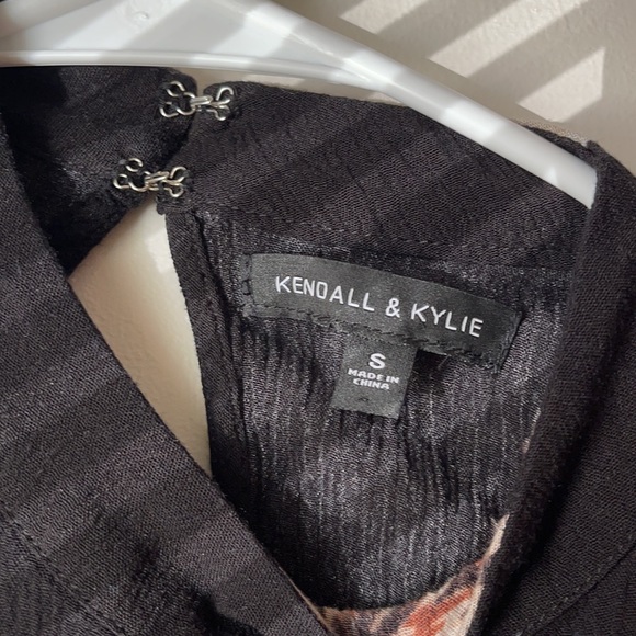 Kendall and Kylie sleeveless crop top - Picture 3 of 3